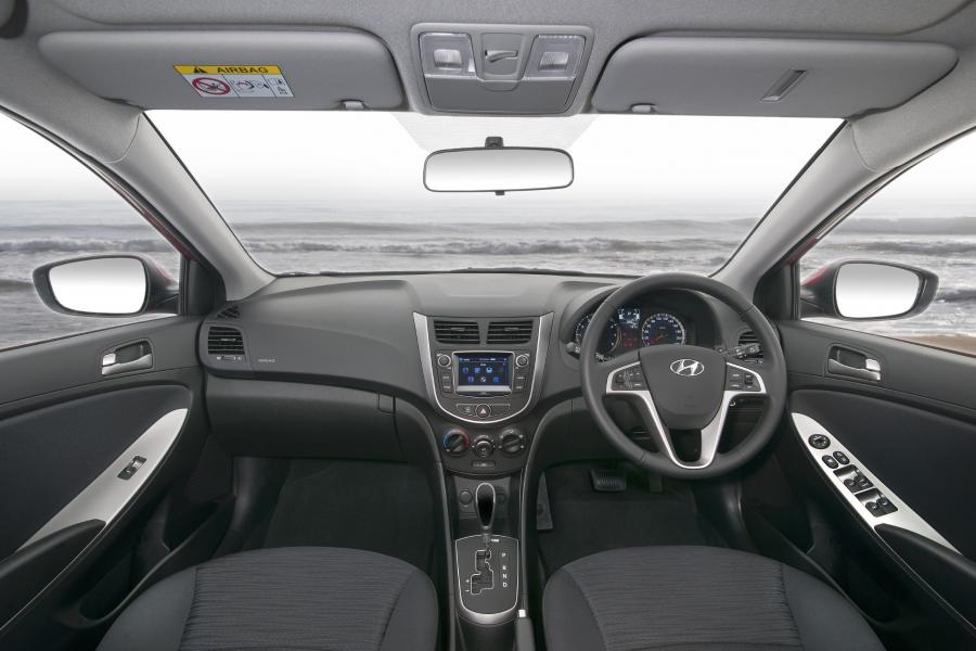 Торпедо Hyundai Accent Sport (RB) 2017 года  (AU) (фото 5 из 6)